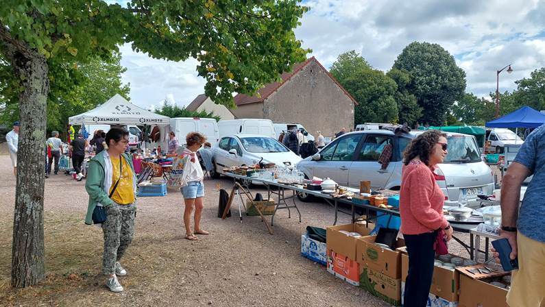 Une image contenant plein air, ciel, voiture, arbre

Le contenu gnr par lIA peut tre incorrect.