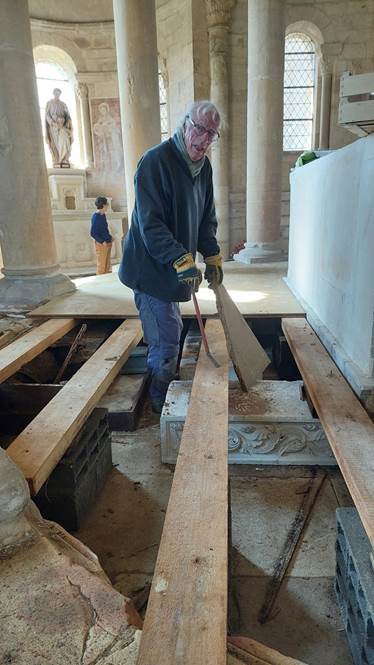 Une image contenant habits, personne, bois, charpentier

Le contenu gnr par lIA peut tre incorrect.