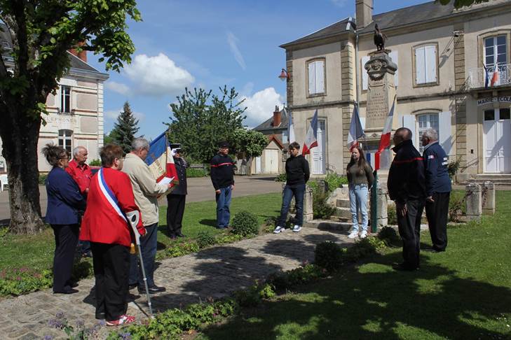 Une image contenant plein air, ciel, arbre, habits

Le contenu gnr par lIA peut tre incorrect.