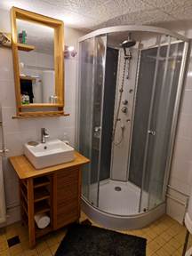 Une image contenant intrieur, mur, Appareil sanitaire, Accessoire de salle de bain

Description gnre automatiquement