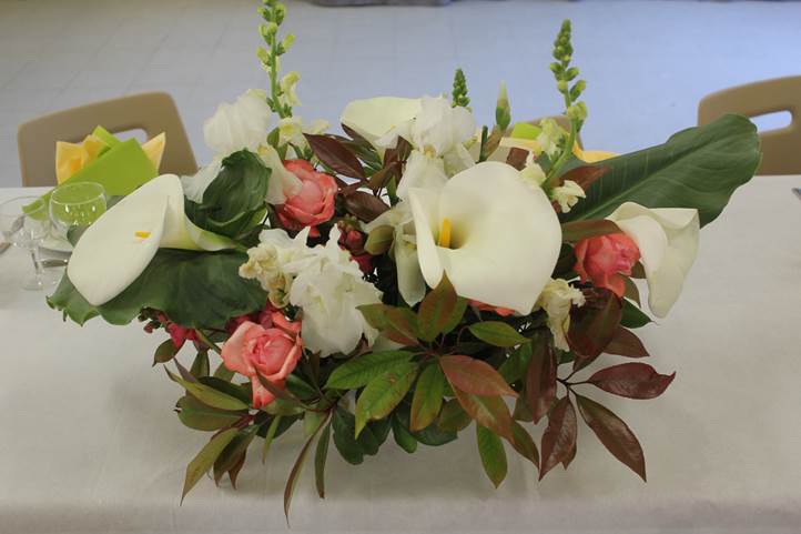 Une image contenant bouquet, table, intrieur, plante

Description gnre automatiquement