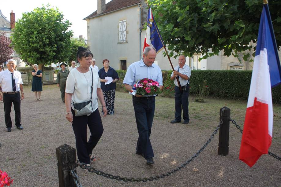 Une image contenant habits, plein air, personne, arbre

Description gnre automatiquement
