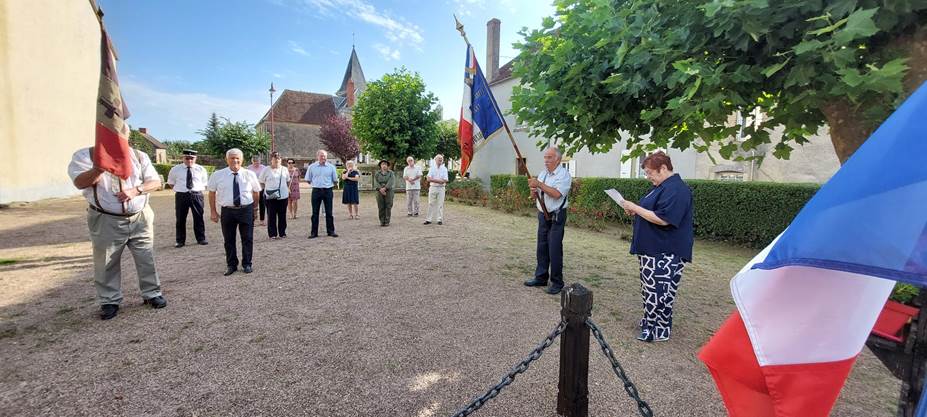Une image contenant plein air, ciel, habits, personne

Description gnre automatiquement