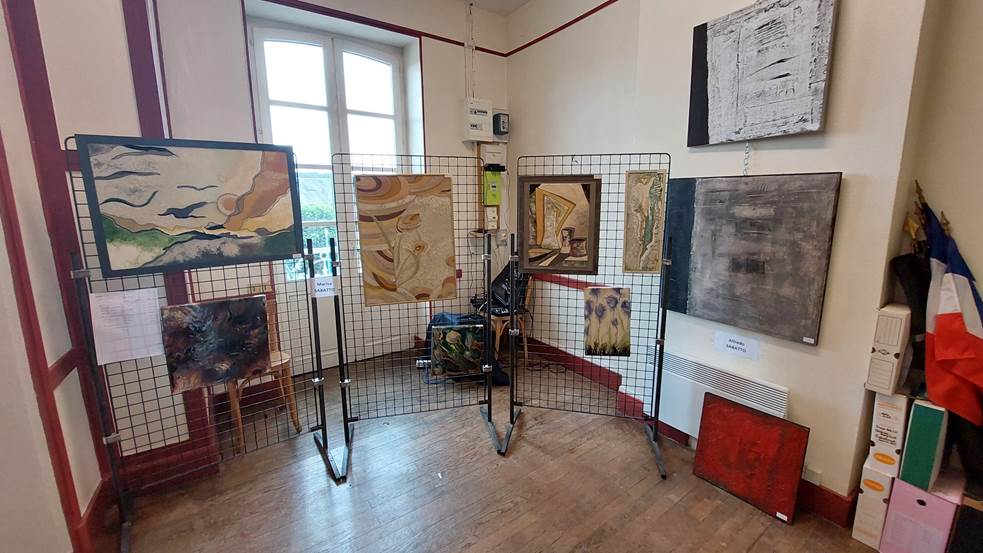 Une image contenant intrieur, mur, galerie, cadre photo

Description gnre automatiquement
