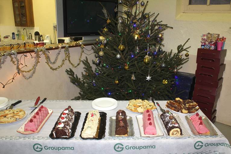 Une image contenant int�rieur, sapin, texte, No�l

Le contenu g�n�r� par l�IA peut �tre incorrect.