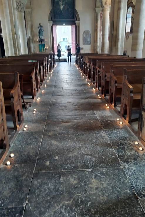 Une image contenant meubles, bougie, banc, int�rieur

Le contenu g�n�r� par l�IA peut �tre incorrect.