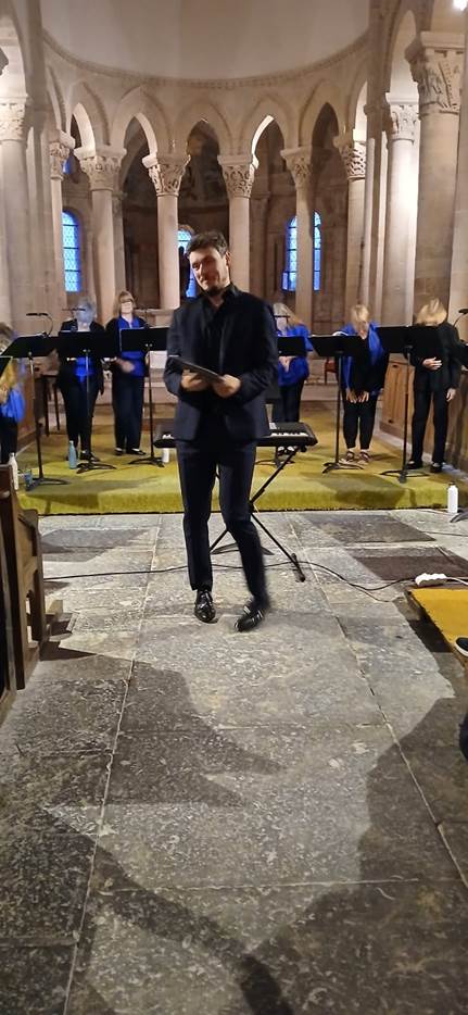 Une image contenant habits, personne, �glise, int�rieur

Le contenu g�n�r� par l�IA peut �tre incorrect.