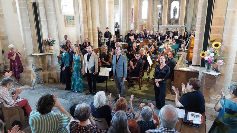 Une image contenant habits, personne, femme, homme

Le contenu g�n�r� par l�IA peut �tre incorrect.