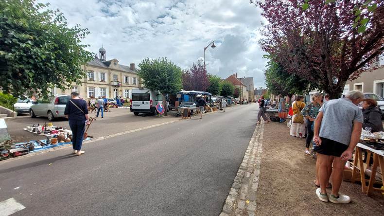 Une image contenant plein air, ciel, sc�ne, arbre

Le contenu g�n�r� par l�IA peut �tre incorrect.