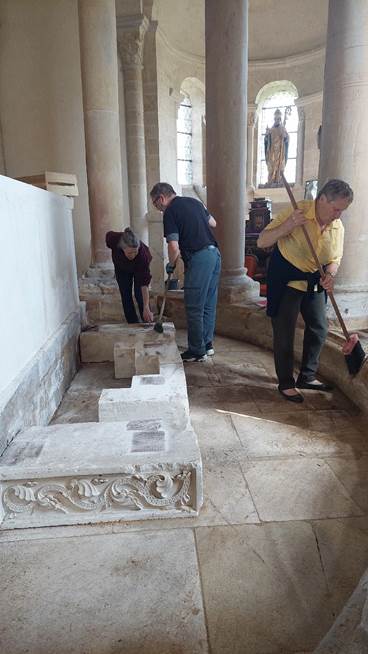 Une image contenant habits, personne, chaussures, homme

Le contenu g�n�r� par l�IA peut �tre incorrect.