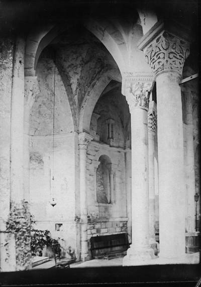 Une image contenant noir et blanc, btiment, glise, art

Description gnre automatiquement